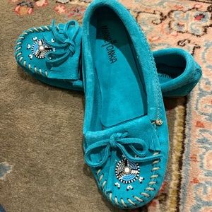 Turquoise blue suede Minnetonka moccasins. Dream catcher beading, size 6.5
